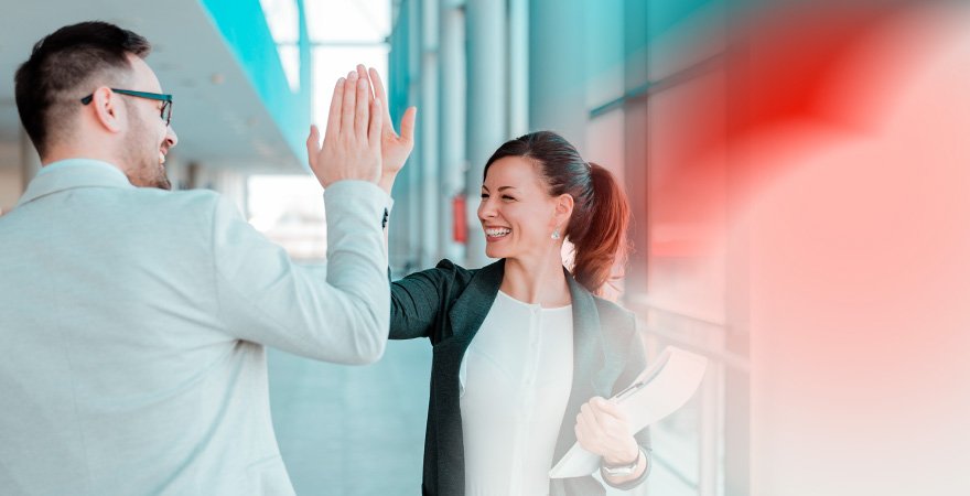 La-felicidad-de-tus-empleados-clave-en-el-desarrollo-de-tu-negocio-880x450